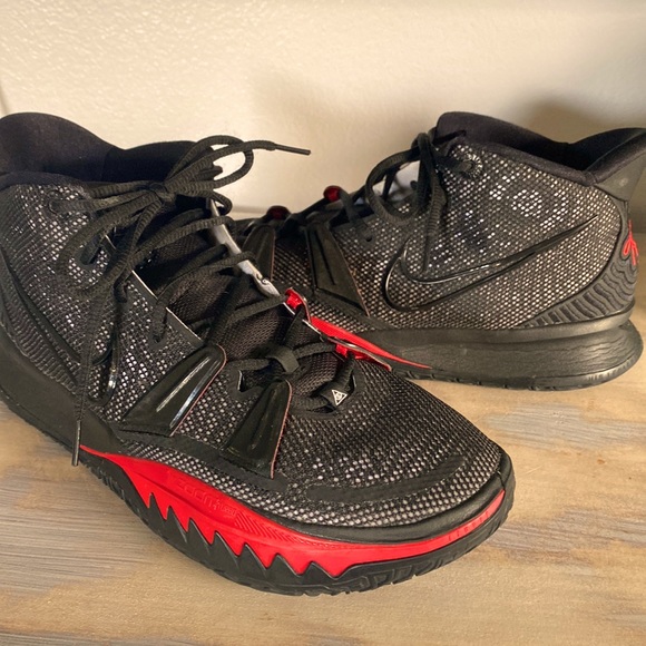 Nike Other - Kyrie Seven H020